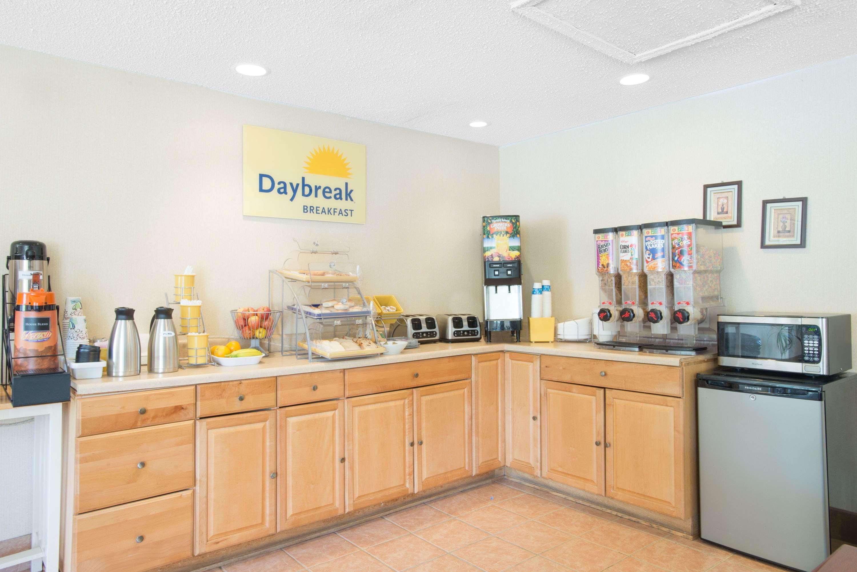 Days Inn By Wyndham Auburn/Finger Lakes Region Exteriör bild